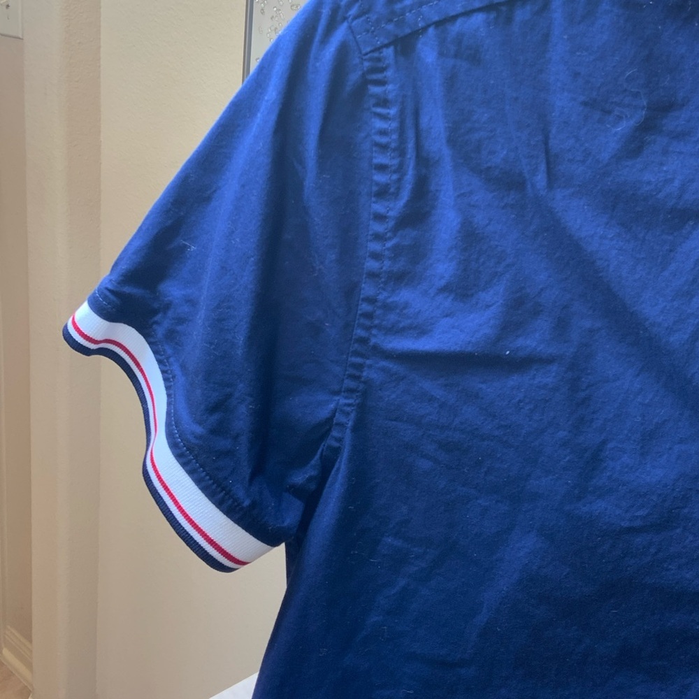 Guess - Picture 5 of 10
